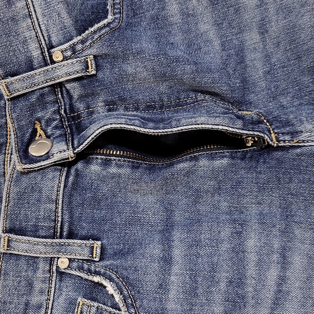 Joe's Classic Blue Women's Jeans - Picture 4 of 6